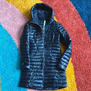 Lululemon Pack it Down Shine puffer coat, black. Size 4